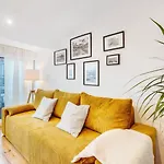Charming 1br With Terrace Views Of Bridge | By Airnest شقة Lisboa