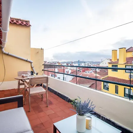 Charming 1br With Terrace Views Of Bridge | By Airnest شقة
