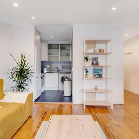 Apartament Charming 1br With Terrace Views Of Bridge | By Airnest Lizbona