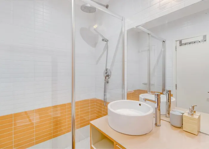 Charming 1br With Terrace Views Of Bridge | By Airnest