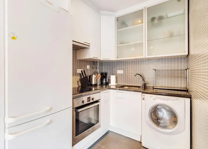 Charming 1br With Terrace Views Of Bridge | By Airnest