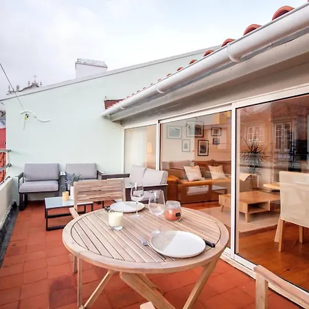 Charming 1br With Terrace Views Of Bridge | By Airnest Daire Lisboa