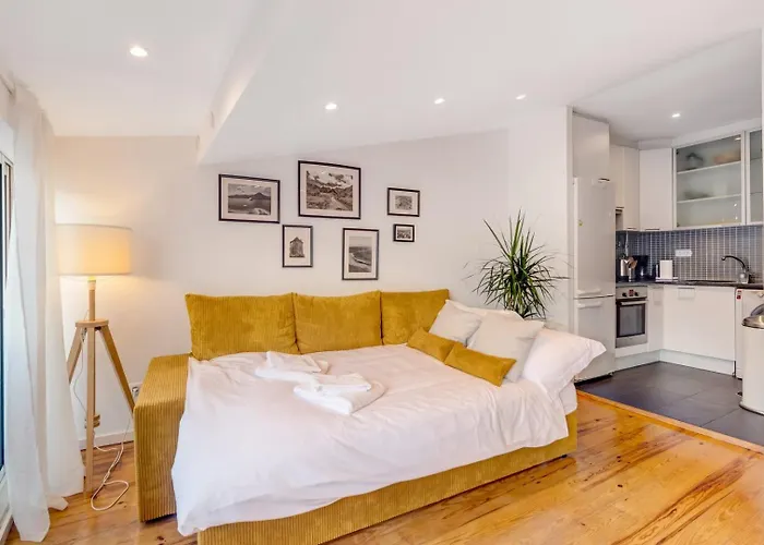 Апартаменты Charming 1br With Terrace Views Of Bridge | By Airnest