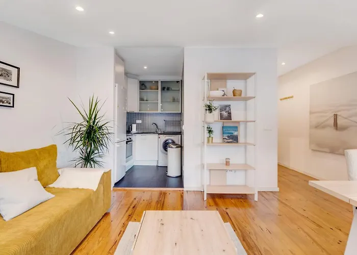 Апартаменты Charming 1br With Terrace Views Of Bridge | By Airnest Лиссабон